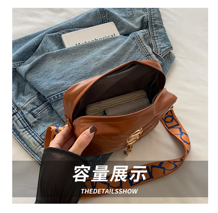 A stylish Korean-style wide shoulder strap small bag for women in the autumn of 2024, a niche design and versatile camera bag, an ins crossbody small square bag undefined