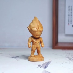 Green Sandalwood Cypress Ultraman Wood Carving for Men, Portable Pocket Puzzler, Cartoon-style Gift for Young Boys, Birthday Ornament
