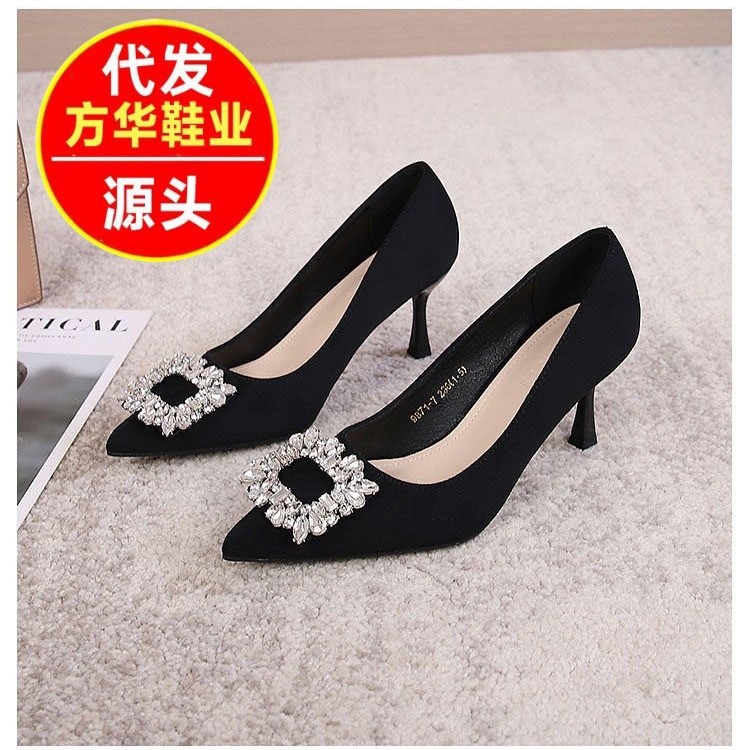 Zapatos de tacones altos de diamante de punta francesa 2026 primavera y otoño nuevos zapatos de tacones negros profesionales poco profundos