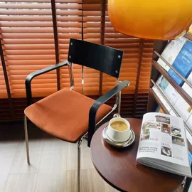 餐桌;实木床;餐椅