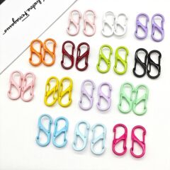 カラー塗装s字スプリングは登山ボタン8字のキーホルダーを掛けます。異形のダブルヘッドは8字の多機能を掛けます。