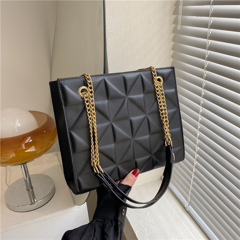 Bolso de la cadena 2023 nueva moda casual bolso de las mujeres estilo occidental hombro bolsa de mensajero personalidad femenina ins bolsa de las axilas