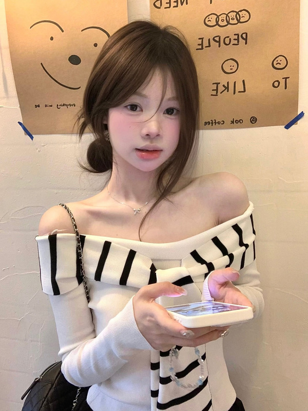 韩系条纹飘带拼接一字肩长袖t恤女秋季2025新款修身收腰辣妹上衣|undefined