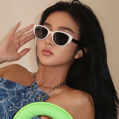 White Retro Cat-Eye Sunglasses on Instagram: Chic European & American Y2K Style, Cool Girly Design—Perfect for Sun Protection and Trendy Women with Small Faces