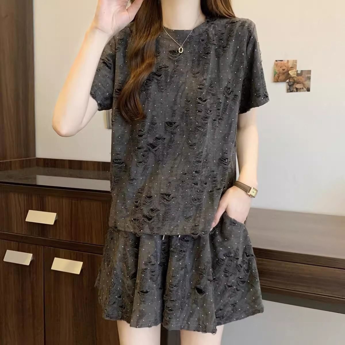 Bộ đồ màu xám đậm (áo+quần)