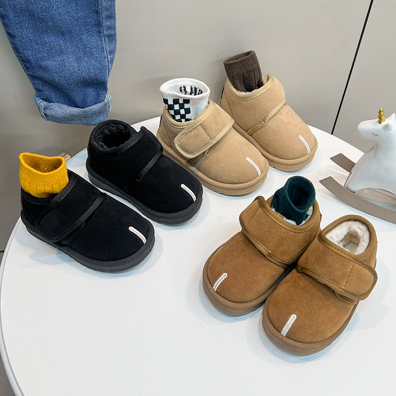 Botas de nieve para niños 2025 invierno nuevos zapatos de algodón para niñas con calentamiento de terciopelo zapatos de bebé de moda para niños botas de algodón de barril corto