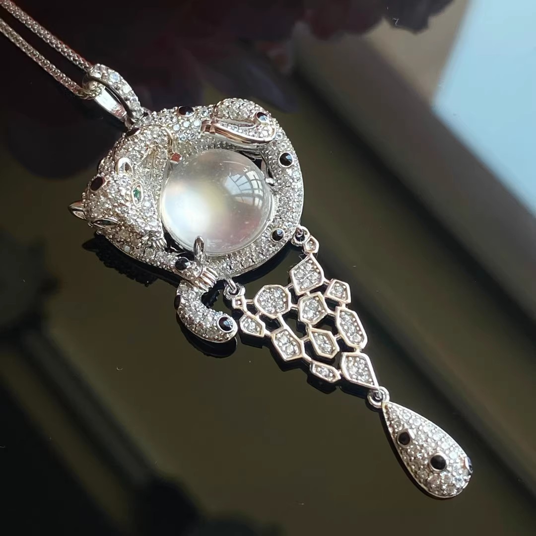 De alta calidad de espuma de agua de Calcedonia natural Jade leopardo colgante collar ágata cabeza de leopardo anillo de luz de lujo temperamento colorido traje del tesoro de las mujeres