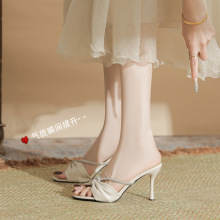 2025夏季新款高跟凉鞋大码加肥加宽浅口女鞋黑色简约水钻一脚蹬