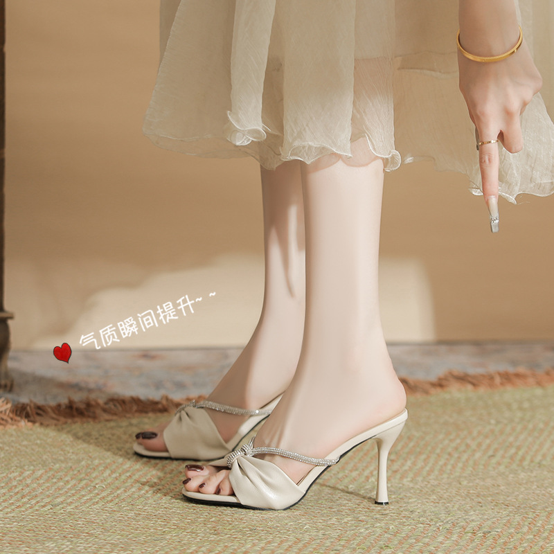 2025夏季新款高跟凉鞋大码加肥加宽浅口女鞋黑色简约水钻一脚蹬