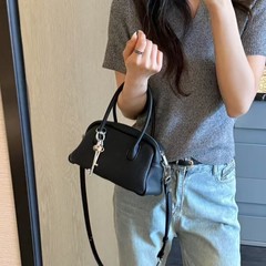 トップ層牛革通勤風シングル本軽豪華フランス手提げシングルショルダーバッグ春夏小衆経典ボストンバッグ