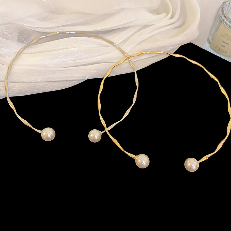 Simple sensación de metal ondulado imitación de perlas collar de apertura geométrica personalidad temperamento de alta sensación collar adornamiento de mujer