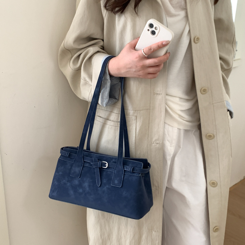 Retro nicho bolso de terciopelo de seda mujer 2025 nuevo estilo de viaje universal bolso de hombro de brazo bolso de moda ocio
