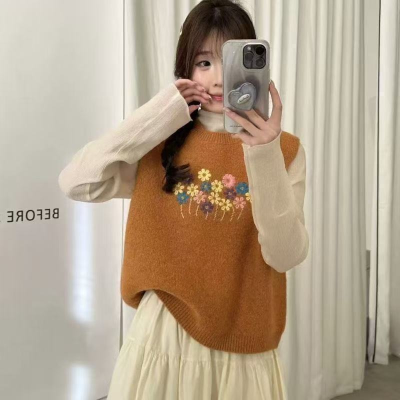 Korean-style retro three-dimensional floral knitted vest for women, 2026 spring and autumn, loose-fitting round-neck sweater for layering Korean-style retro three-dimensional floral knitted vest for women, 2026 spring and autumn, loose-fitting round-neck sweater for layering