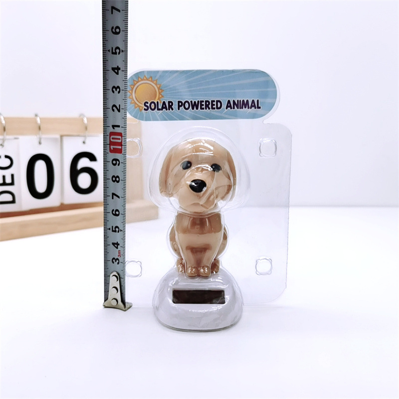 Adornos para automóviles cruzados, decoración para automóviles de resina, accesorios interiores para perros de palomitas de maíz para automóviles solares, sacudiendo la cabeza y llamando a la muñeca