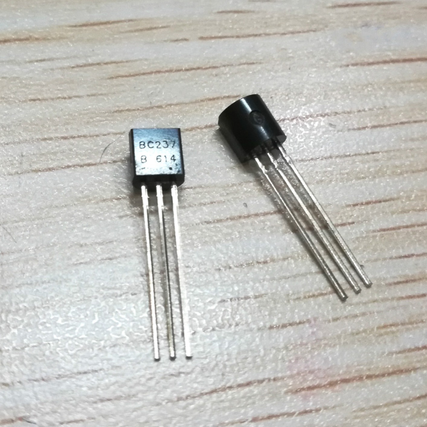 BC237 三极管TO-92 全新正品 直插件 实图可直拍 直插件3脚