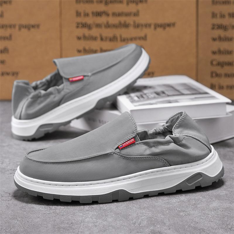 Zapatos de tela de seda de hielo para hombre 2025 estilo de verano zapatos casuales lisos de todo fósforo sin cordones zapatos de tablero de conducción de dos desgaste