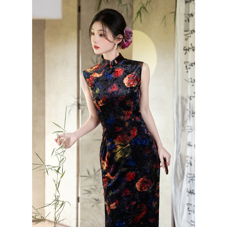High-End Retro Velvet Cheongsam 2025 Autum New Elegant Improved Sleeveless Cheongsam Skirt 7550