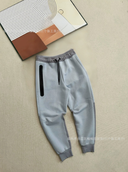 바지. 회색과 파란색