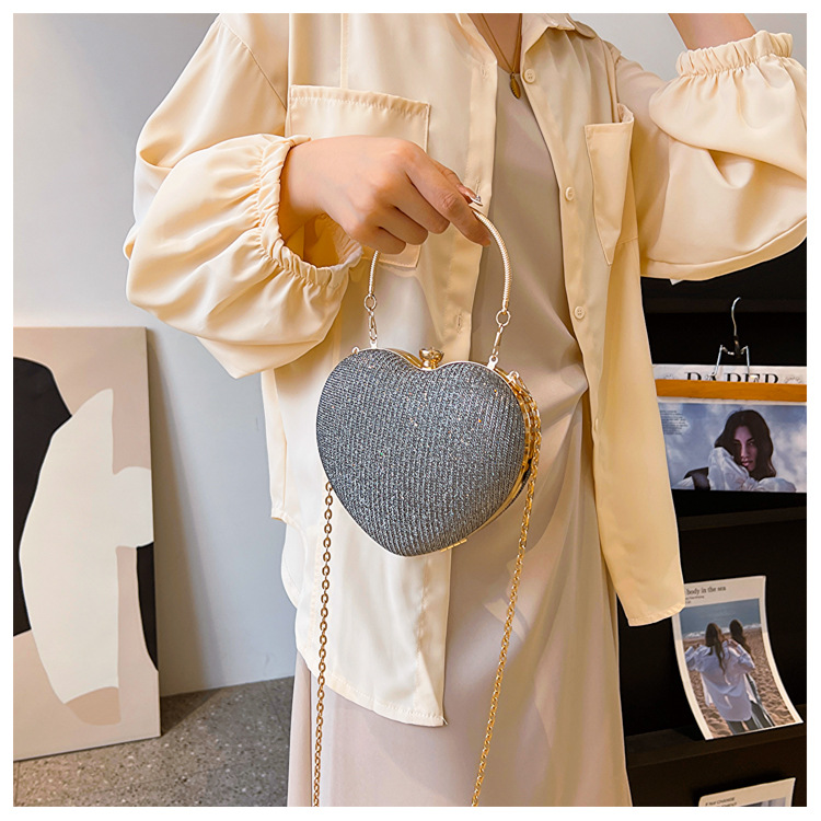 Women's Small Pu Leather Heart Shape Streetwear Heart-shaped Lock Clasp Evening Bag display picture 1