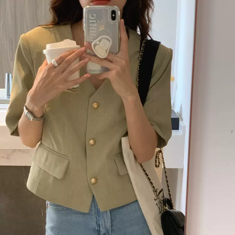 实拍 休闲和知性同时有~ V领单排扣短款小外套西装小香风上衣女装