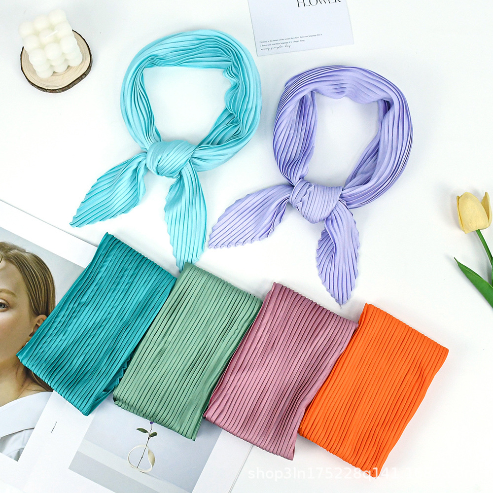 Transfronterizos lujosos monocromáticos de seda de imitación pequeña bufalla cuadrada arrugada atmósfera de cuello arrugado bufandas de seda damas bufandas al por mayor