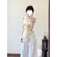 Pure Desire 優しい黄色のフェイクツーピースストラップ半袖 Tシャツ女性の夏の新しいスタイル右肩痩身ショートトップ