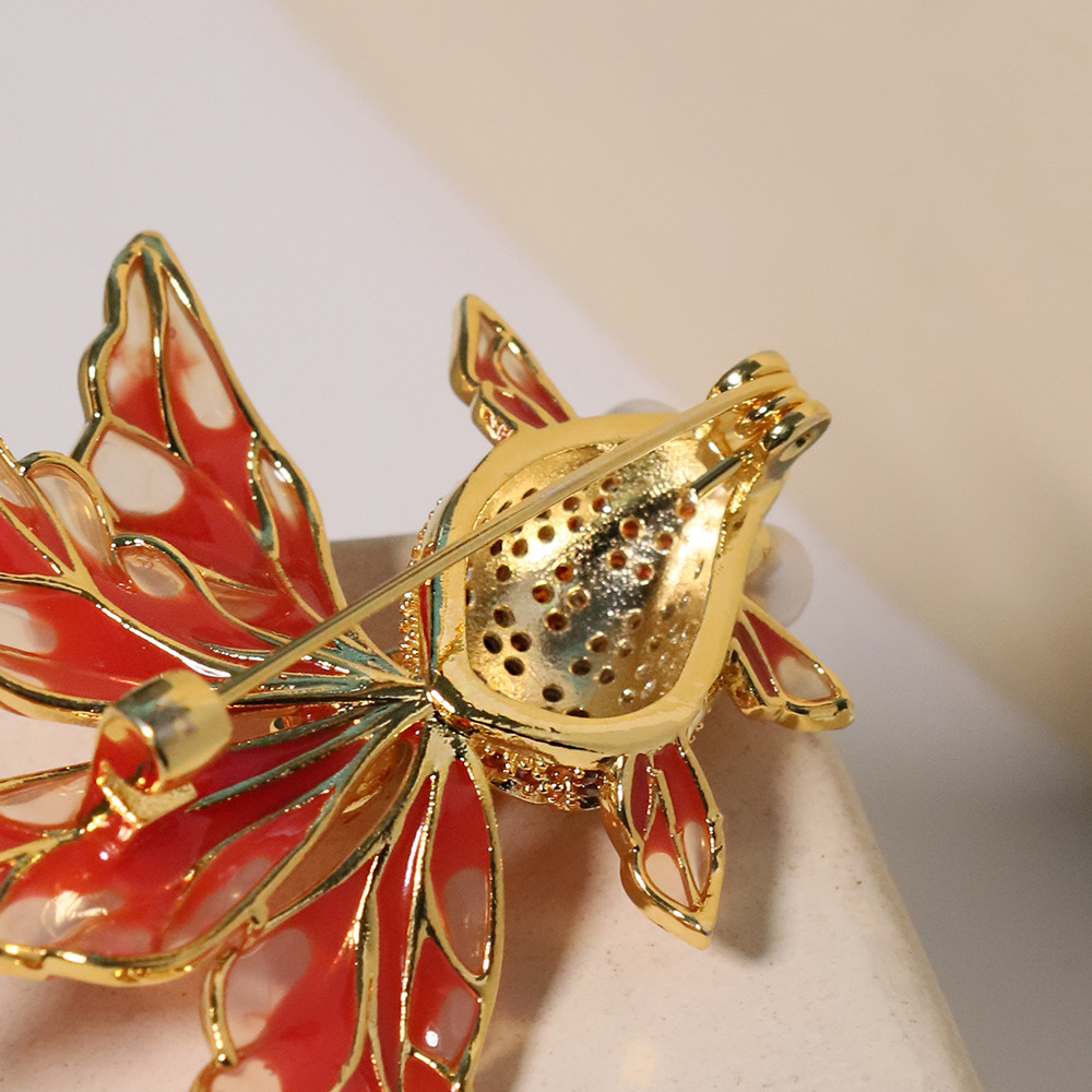 Año Nuevo estilo chino broche de pez dorado retro lujo koi rojo perla de agua dulce broche de pecho decoración occidental mujer