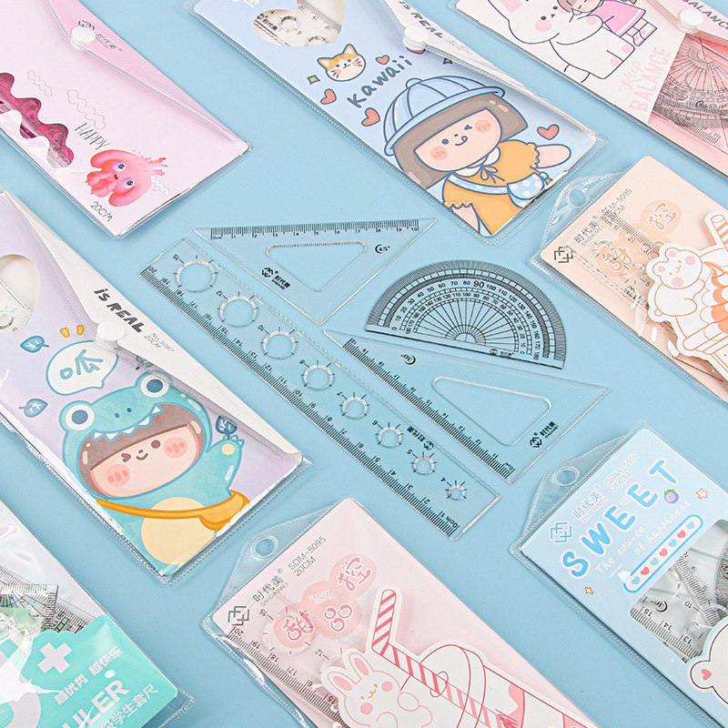 Cute dibujos animados regla personalizada estudiante multifuncional 20cm papelería triangular regla medidor de cuatro piezas al por mayor
