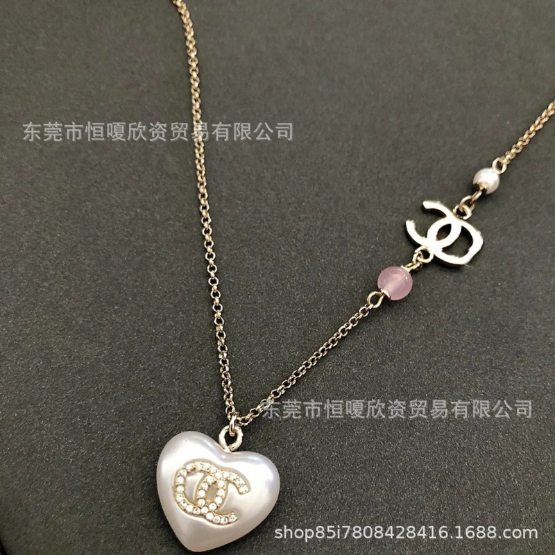 Xiaoxiangjia ペアレター ダブル C パウダービーズ ホワイト ピーチ ハート ネックレス レディース フレグランス グランマ ラブ 鎖骨チェーン レディース 工場直販|undefined