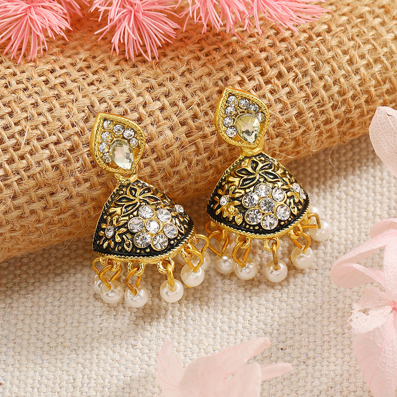 Retro fashionable trend earrings
