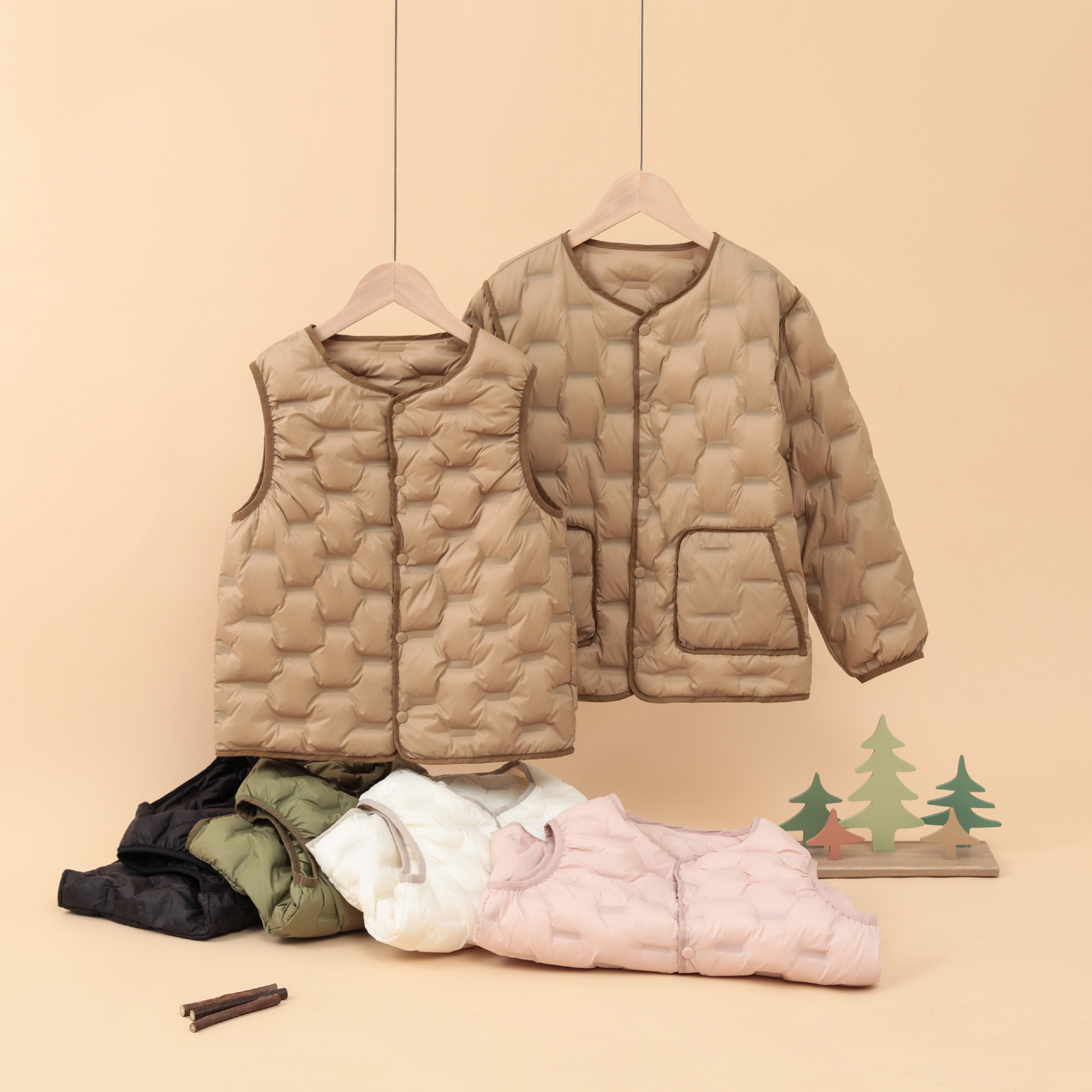 Children's lightweight down jacket, boys and girls, 90% down candy-colored lining, new short style for medium and large children.