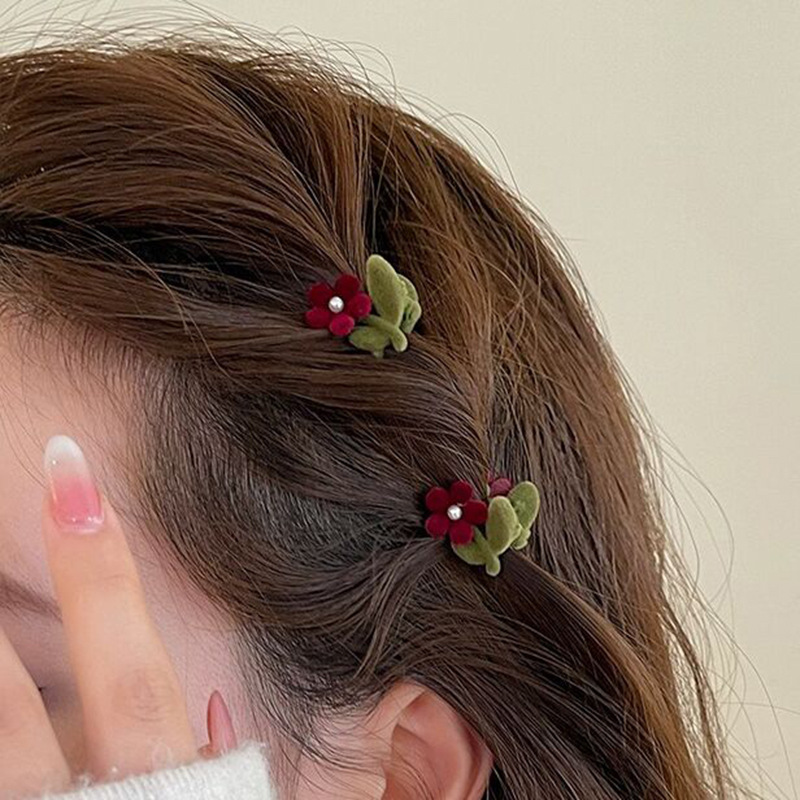 Ötvözetből készült kis cseresznye színű hajtű fejdísz, frufru klipsz, kis virág, gyöngyös kis hajcsat, hajkiegészítők, hajtű oldalsó klipsz, törött hajtű_voghion.com