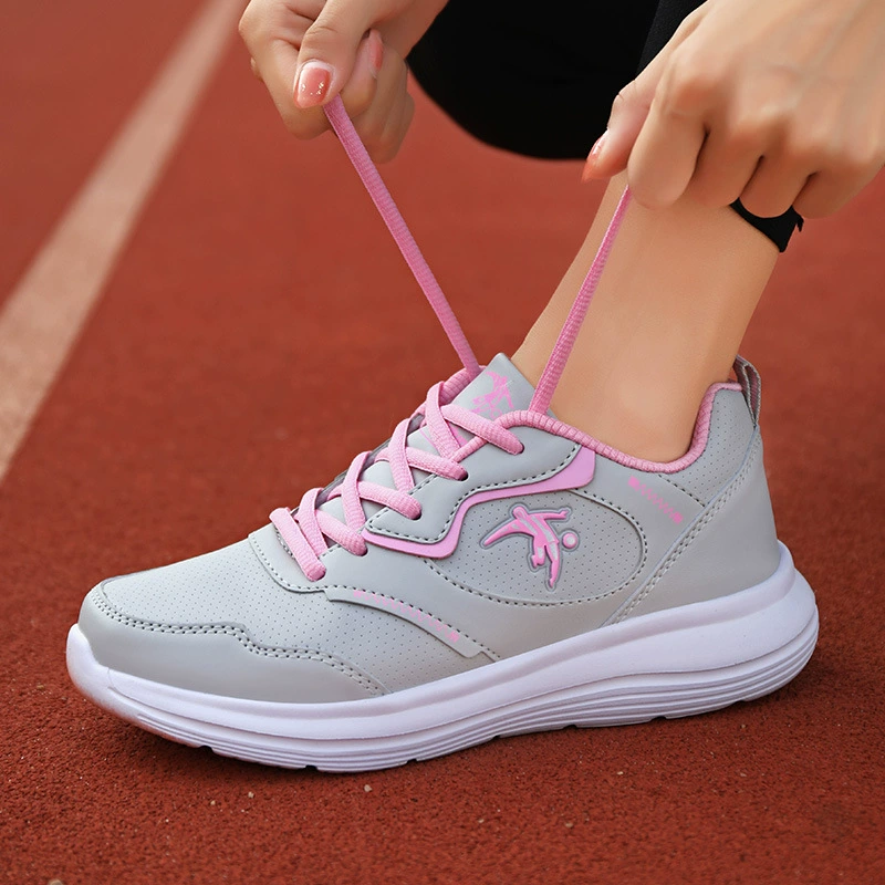 Sports shoes, breathable shock-absorbing white footwear for leisure, soft sole