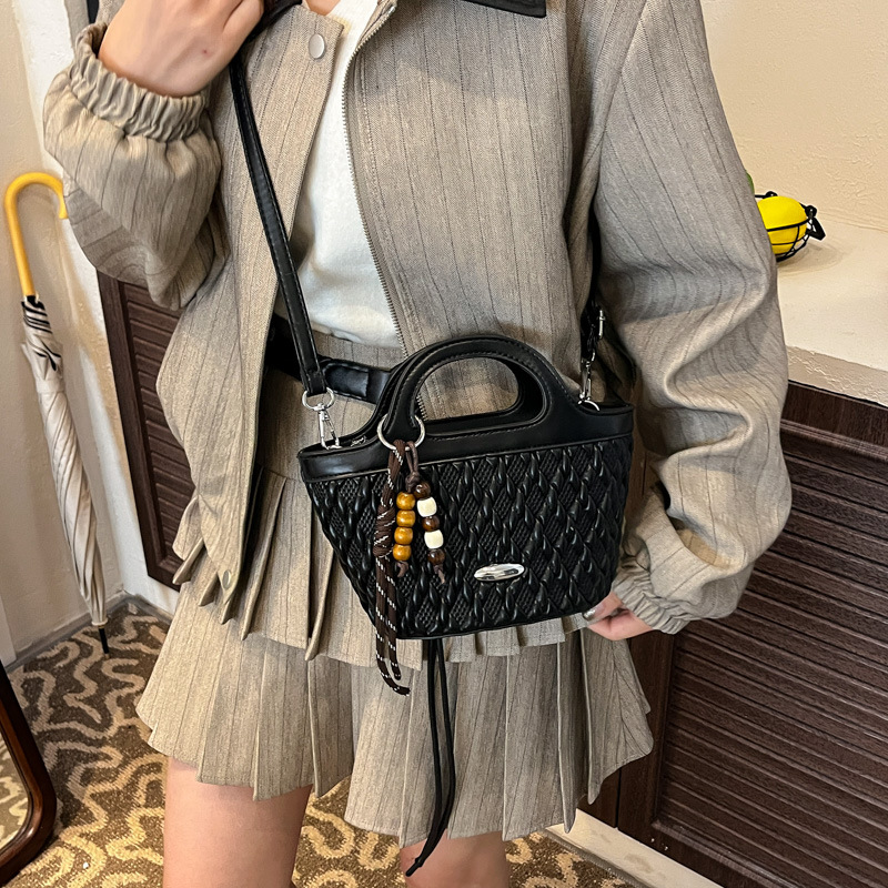复古小众水桶包包女2025秋冬新款简约编织韩系小众手提单肩斜挎包
