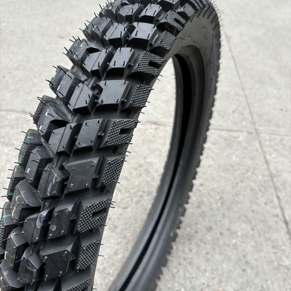 摩托车轮胎后轮3.50-18真空内外男士摩托车加宽后轮防滑耐磨包邮