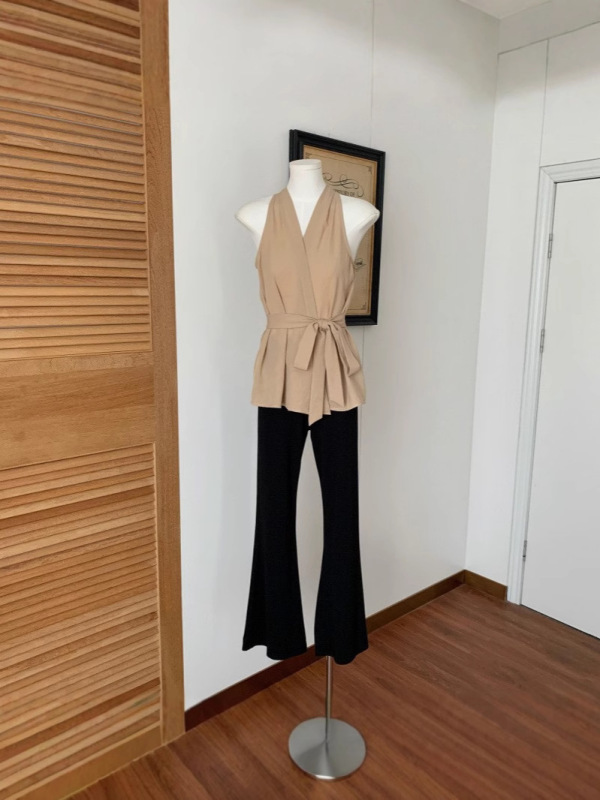 黒のハイウエストフレアカジュアルパンツ、伸縮性のあるタイトフィットのスリムパンツ、多用途で通気性のあるドレープパンツ|undefined