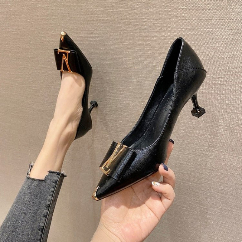 Professional Work Shoes with Metal Buckle, Thin Heels, Soft Soles, Comfortable and Versatile, Suitable for Commuting, Workplace Style, Shallow High Heels