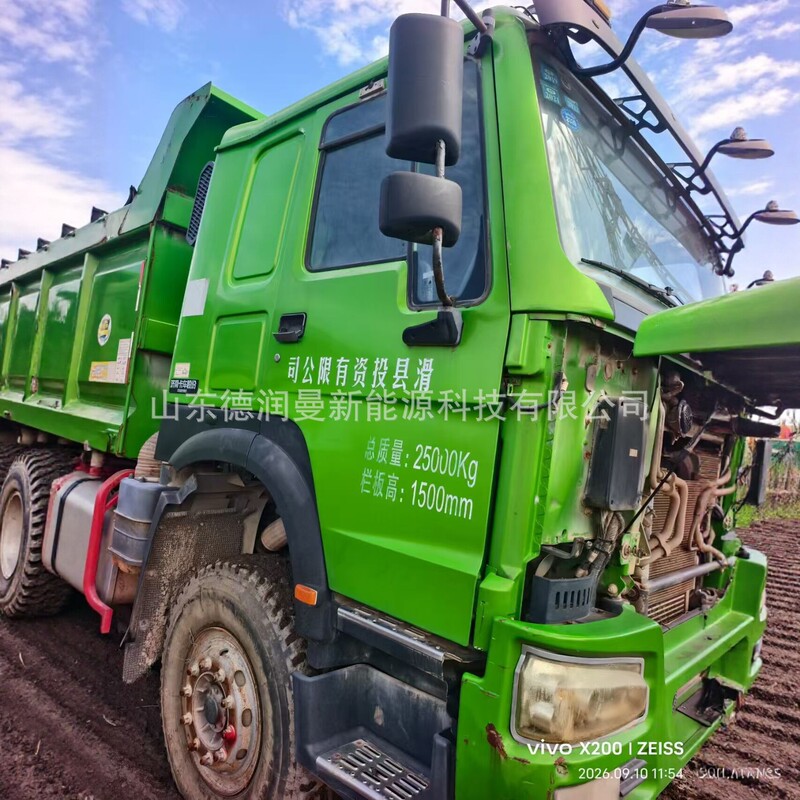 Used Chinese Sinotruk HOWO 380 cab assembly, HOWO dump truck front housing and front axle parts, green
