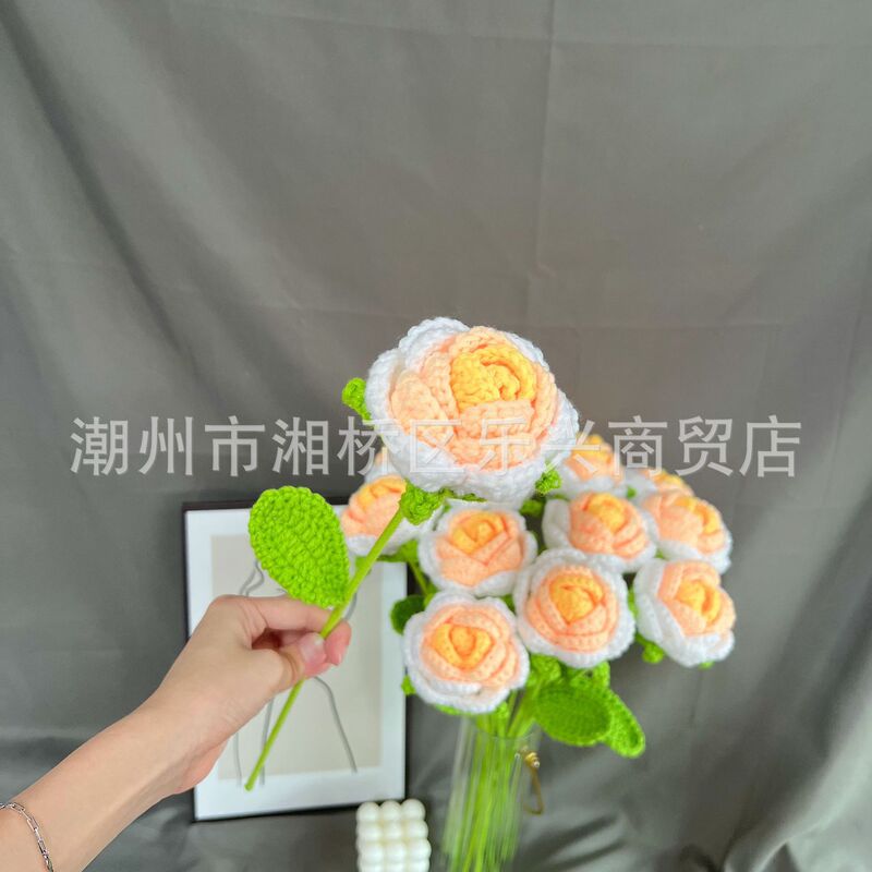 教師の日のプレゼントヒマワリの毛糸の花の手作りの毛糸のメリヤスは花の教師の日の花束の完成品をシミュレーションします。|undefined