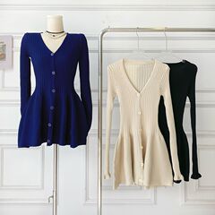 純欲風ギャル杏色vネック長袖ニットワンピース女性秋冬修身ウエストa字スカートショートスカート潮