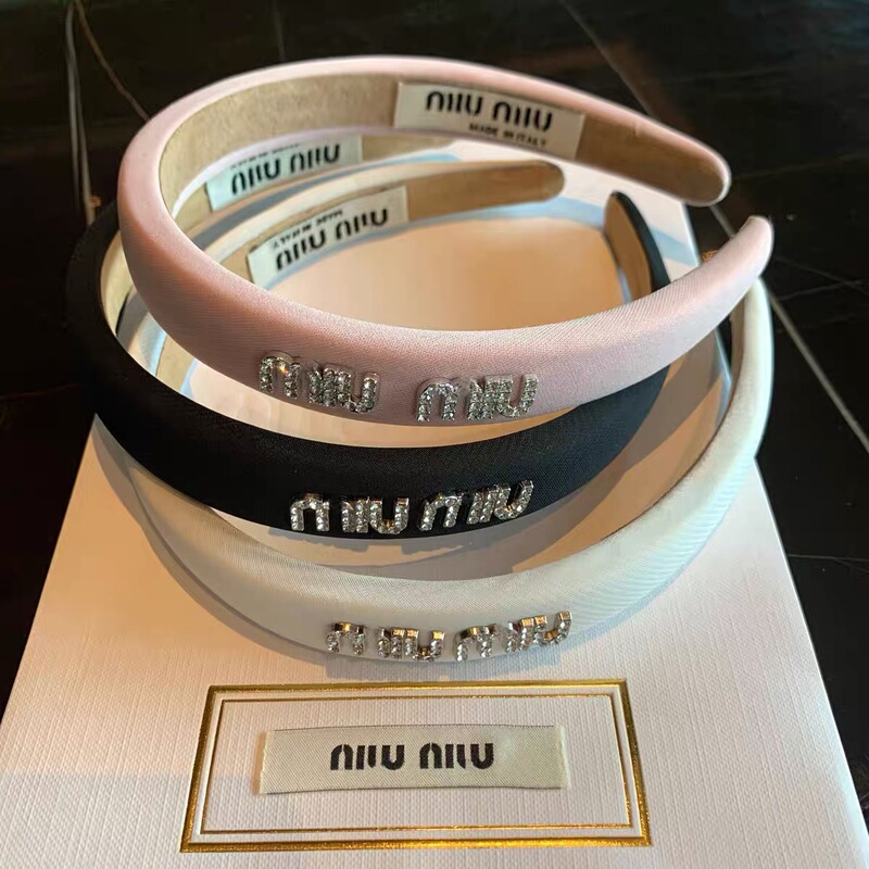 Vintage Niche Miu Miu Sparkling Diamond m English Letter Headband High Crown Headband Sweet Youthful Simple Hair Accessory Internet Celebrity