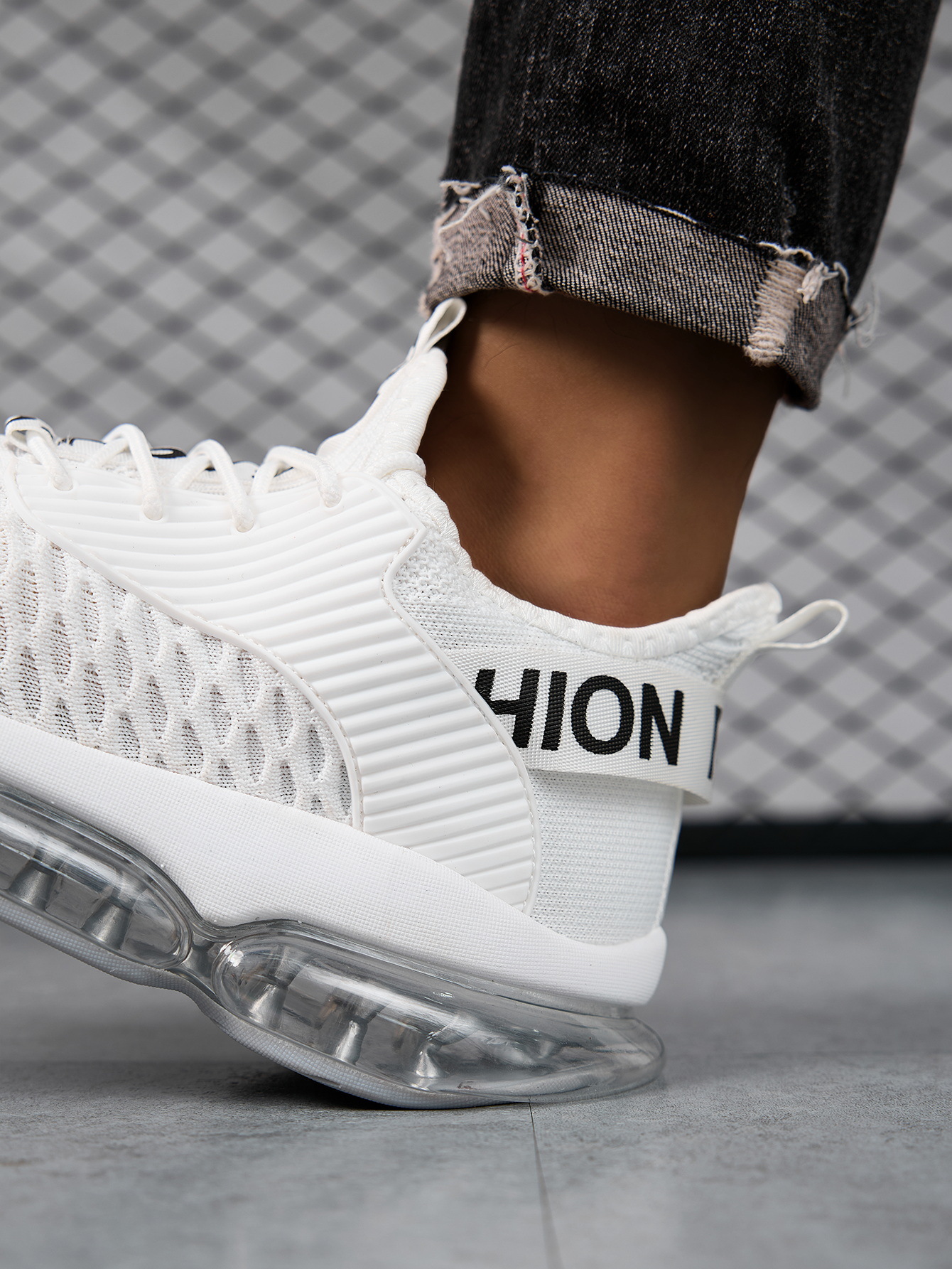 Breathable White Mesh Running Shoes For Men With Air Cushioning_voghion.com