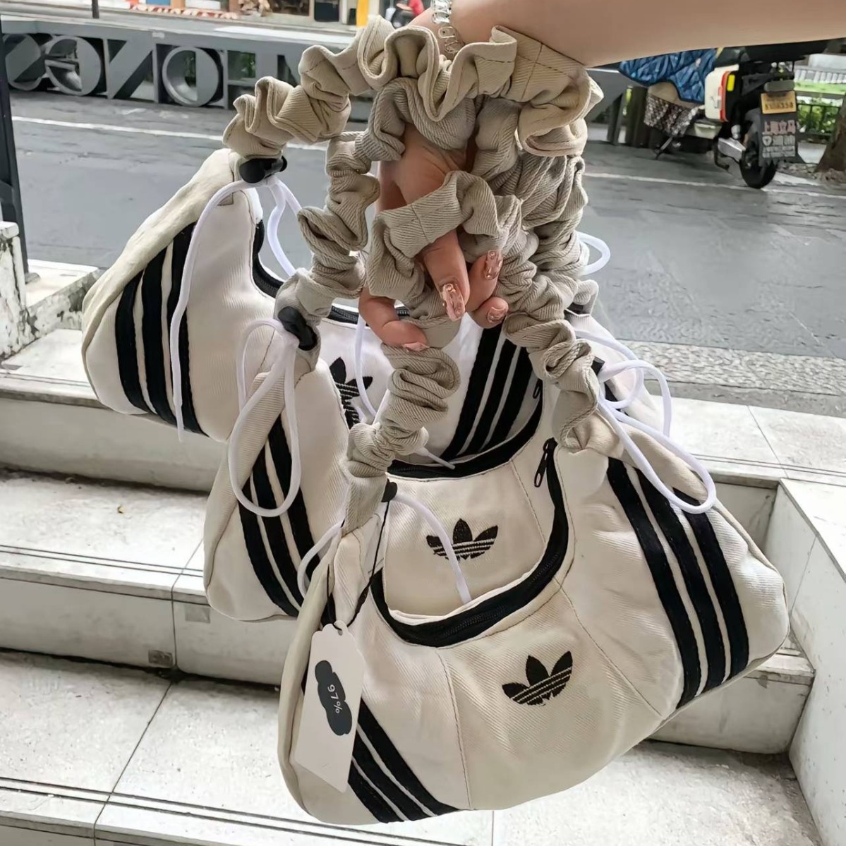 Adidas Trefoil Pleated Canvas Underarm Bag for Women 2026 Autumn New Trendy Color-Block Striped Shoulder Cloud Bag