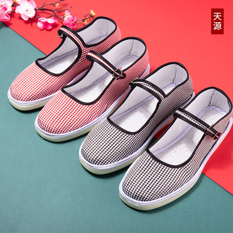 Zapatos casuales viejos de Beijing zapatos cosidos con suela de tendón de res tela de algodón boca baja suela plana suela de tendón de res zapatos de madre para mujer suela suave primavera y otoño