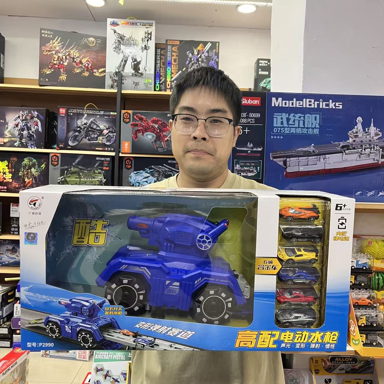电动水枪坦克车变形按压弹射赛道声光惯性轨道车玩具招生礼盒批发