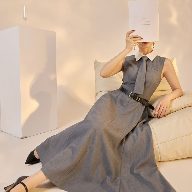 Elegant Commuter-Style Sleeveless Blazer Dress with Contrasting Color Lapel and Tie Design, Cinched Waist, Pleated A-Line Long Skirt P05118 Elegant Commuter-Style Sleeveless Blazer Dress with Contrasting Color Lapel and Tie Design, Cinched Waist, Pleated A-Line Long Skirt P05118