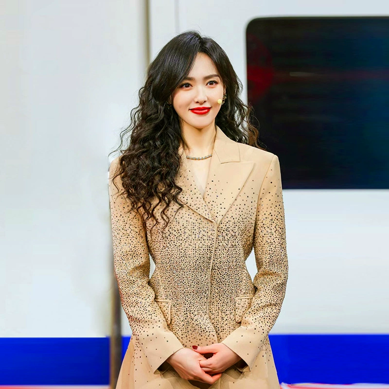 Продвинутый дизайнерский костюм 2025 новая европейская станция