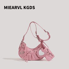 2026新款机车腋下包女褶皱月牙包铆钉流苏三合一单肩斜挎女包