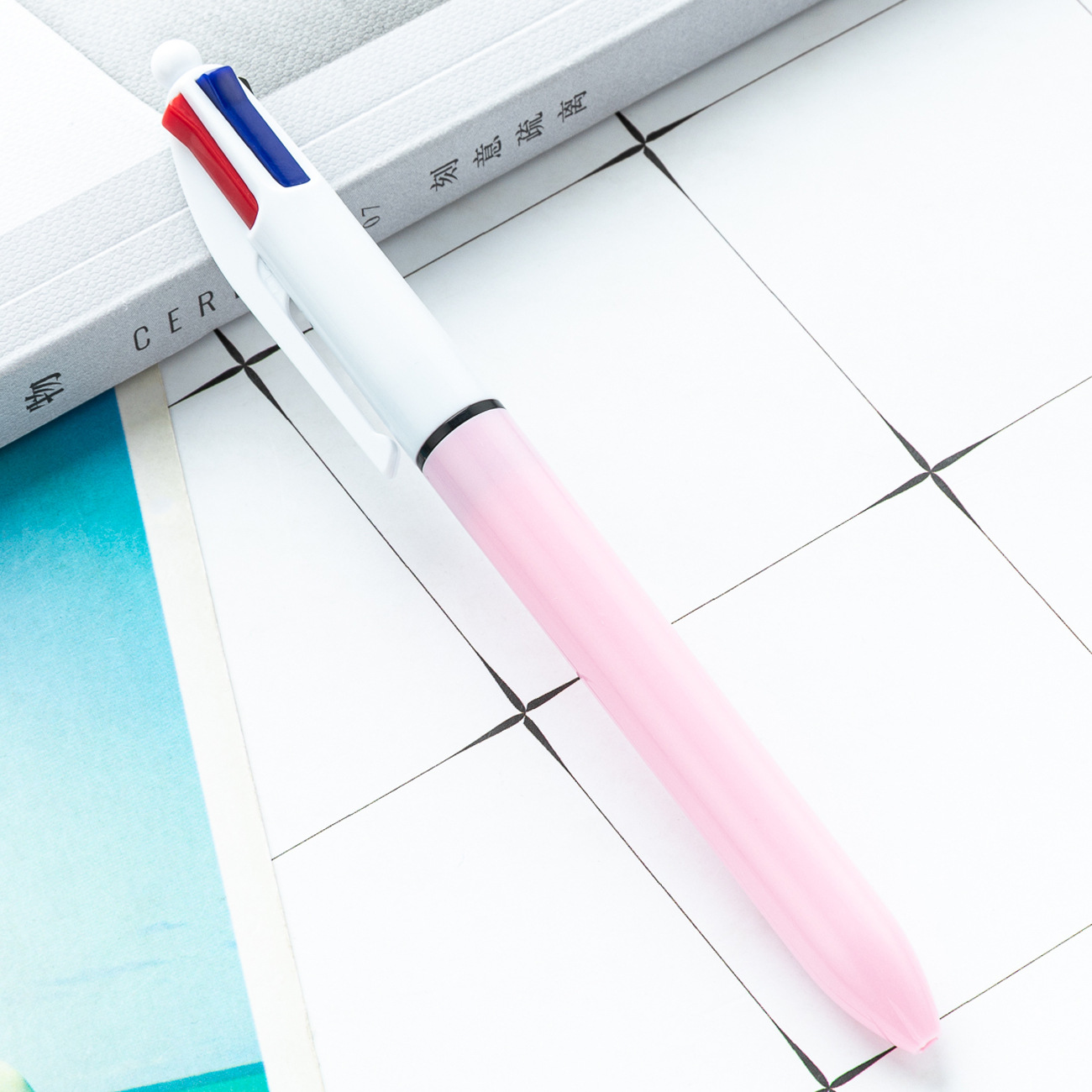 Estudiantes papelería multicolor bolígrafo móvil cuatro en uno bolígrafo manual para tomar notas bolígrafo de plástico bolígrafo mayorista