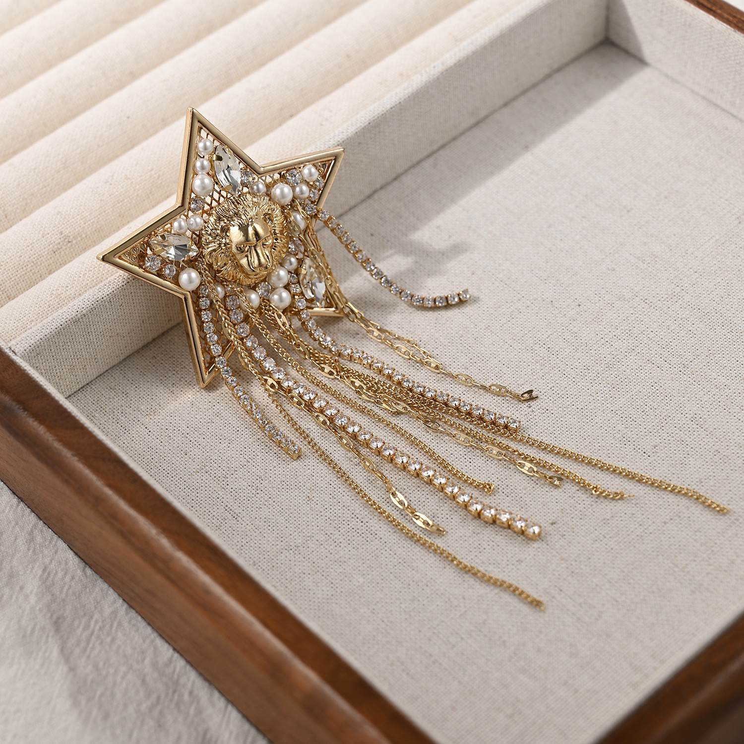 New Fashion Preparation Pearl Gem Chain Five-pointed Star Brooch Design Sense Trendy Tassel Luxury Corsage